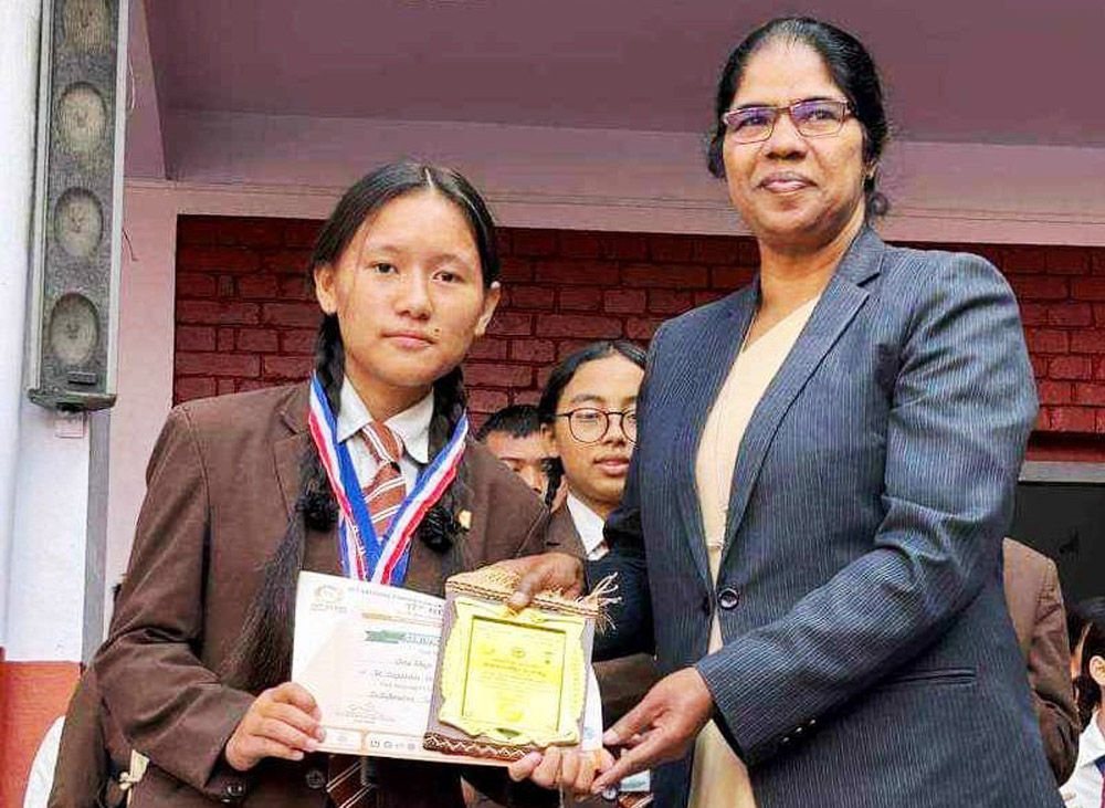 एसक्यूसिको राष्ट्रिय सम्मेलनमा सेन्ट कपितानियोकी ढेंगा कथा लेखनमा तृतीय